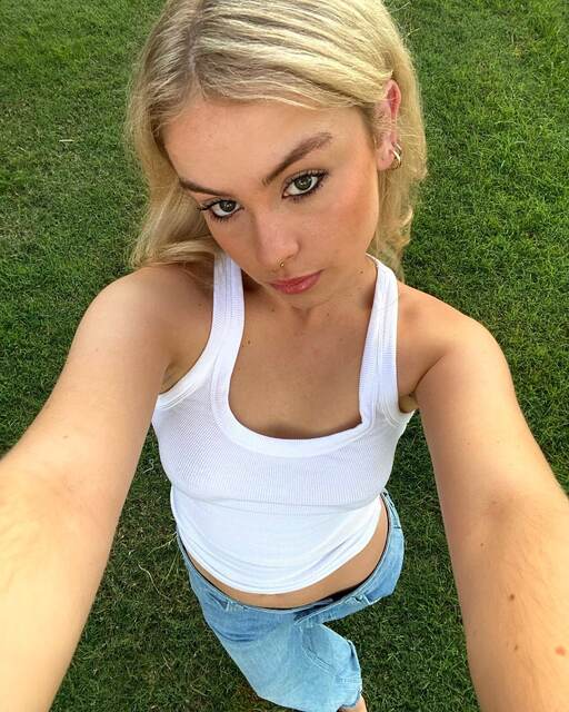 Lina adlı üyenin profil fotoğrafı